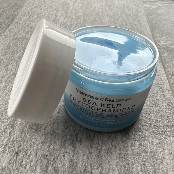 Vitamins & Sea Beauty Sea Kelp + Phytoceramides Rehydration Gel Moisturizer - Picture 11 of 12